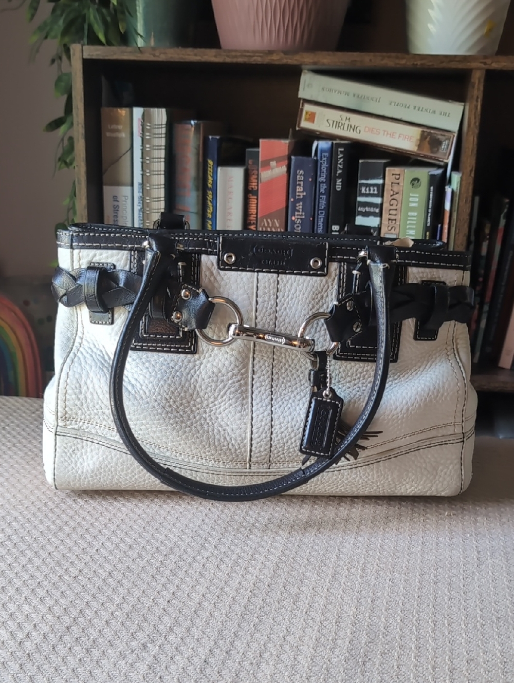 Coach Hampton Shoulder Bag Pebbled Leather White  / Black Silver Purse